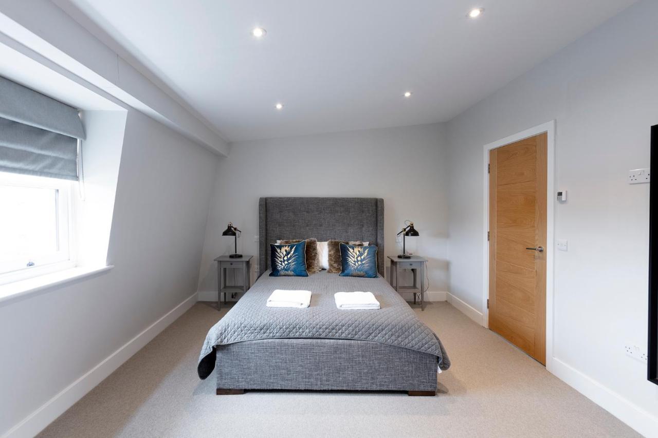 Immaculate Central Windsor Town House With Parking מראה חיצוני תמונה