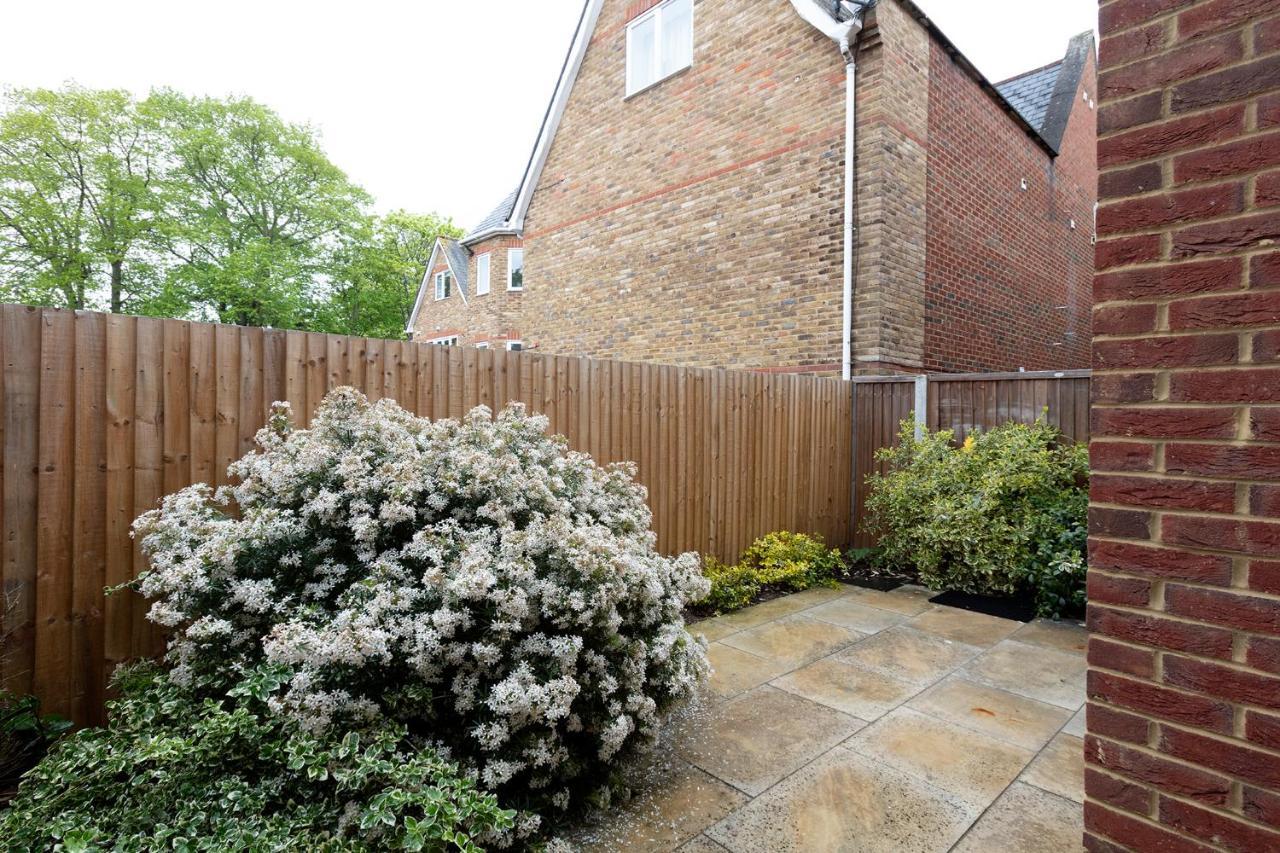 Immaculate Central Windsor Town House With Parking מראה חיצוני תמונה