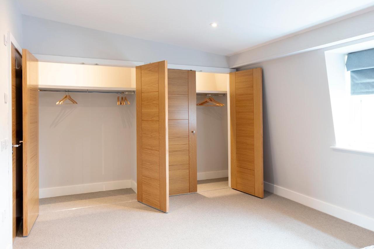 Immaculate Central Windsor Town House With Parking מראה חיצוני תמונה