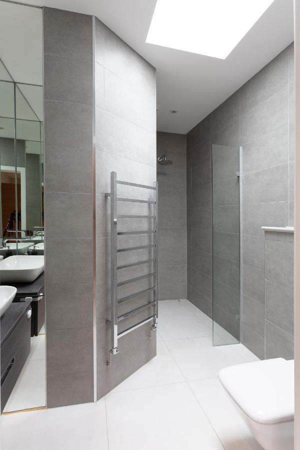 Immaculate Central Windsor Town House With Parking מראה חיצוני תמונה