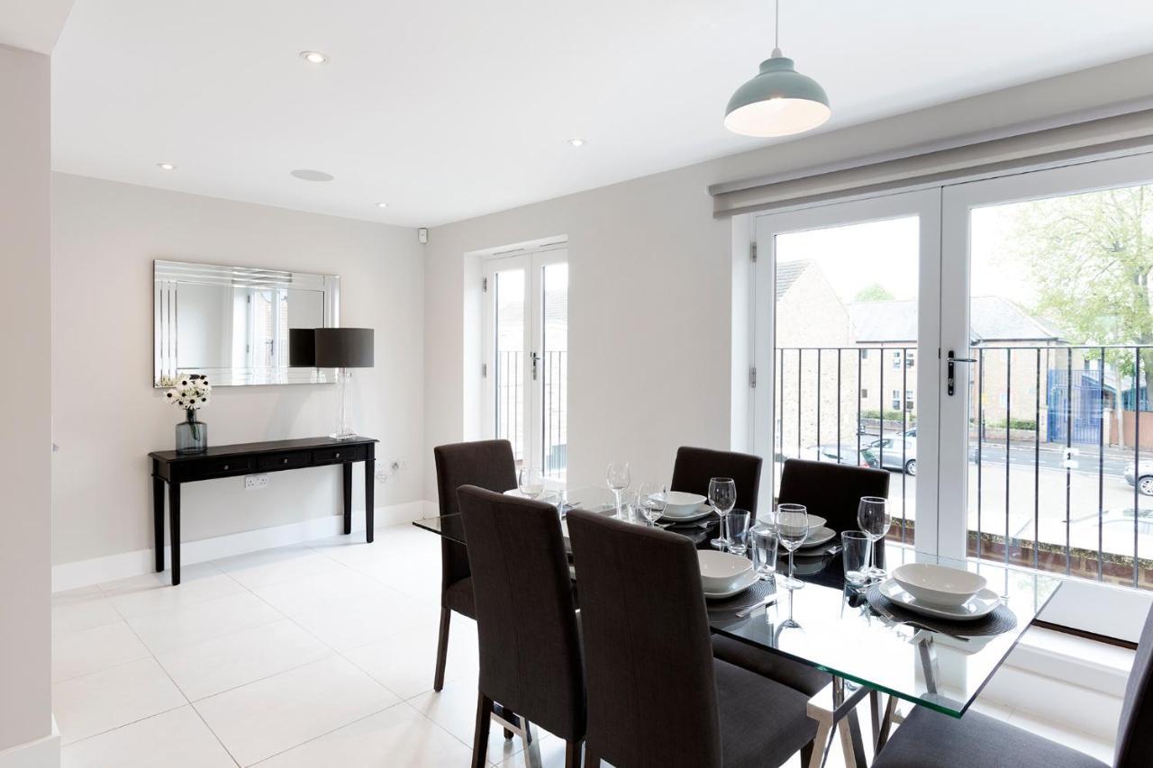 Immaculate Central Windsor Town House With Parking מראה חיצוני תמונה