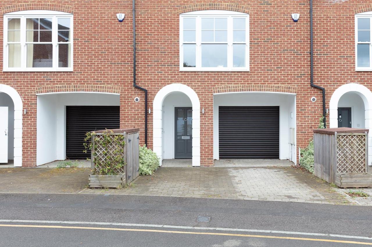 Immaculate Central Windsor Town House With Parking מראה חיצוני תמונה
