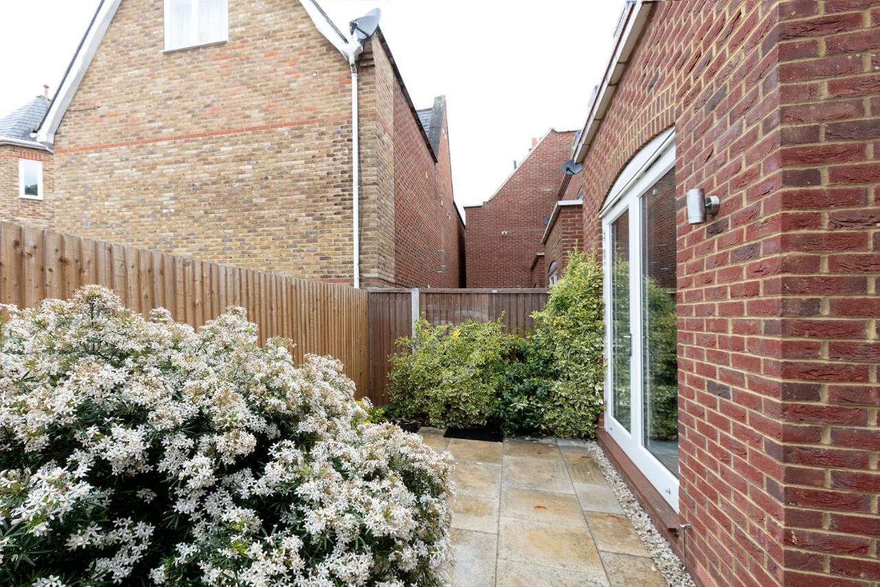 Immaculate Central Windsor Town House With Parking מראה חיצוני תמונה
