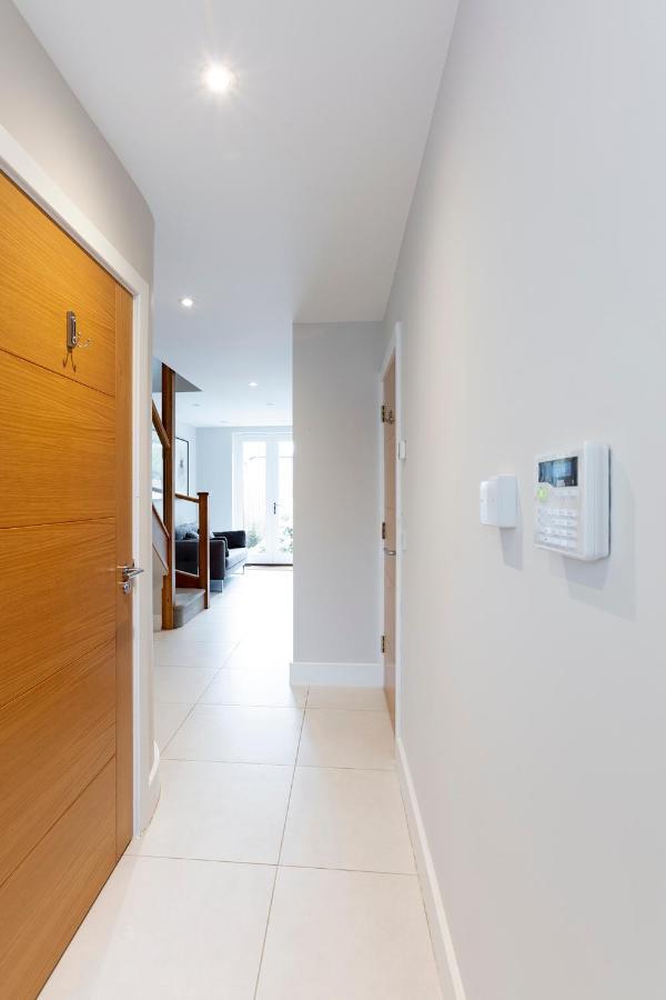 Immaculate Central Windsor Town House With Parking מראה חיצוני תמונה