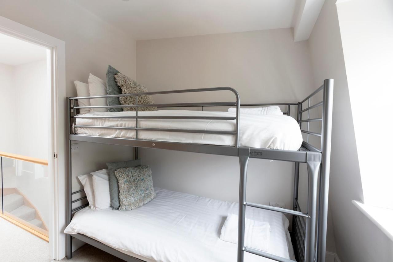 Immaculate Central Windsor Town House With Parking מראה חיצוני תמונה