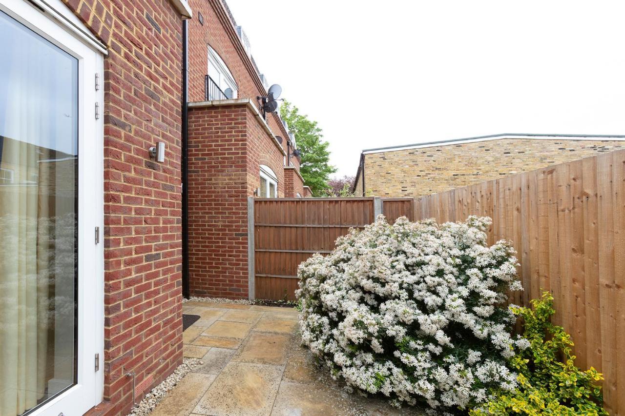 Immaculate Central Windsor Town House With Parking מראה חיצוני תמונה