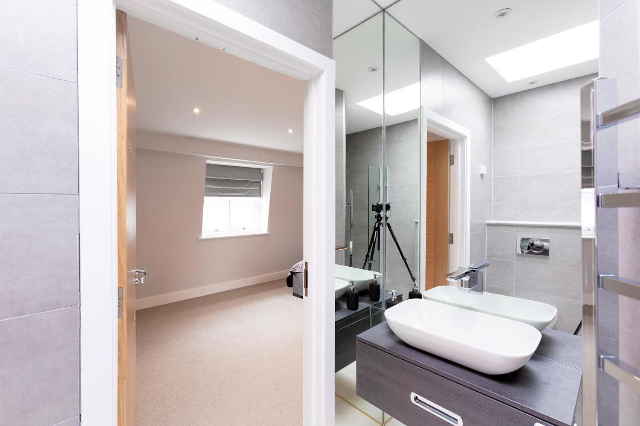 Immaculate Central Windsor Town House With Parking מראה חיצוני תמונה