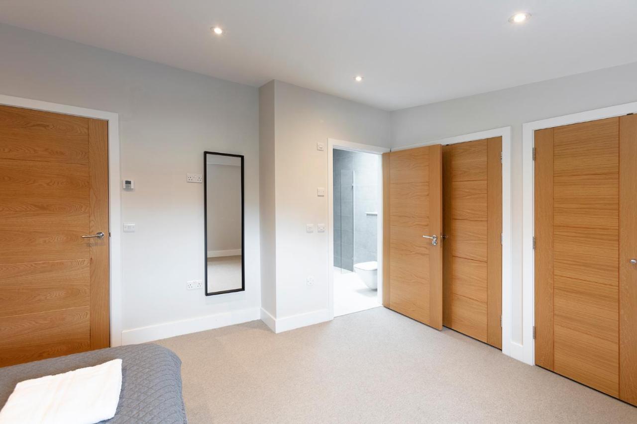 Immaculate Central Windsor Town House With Parking מראה חיצוני תמונה