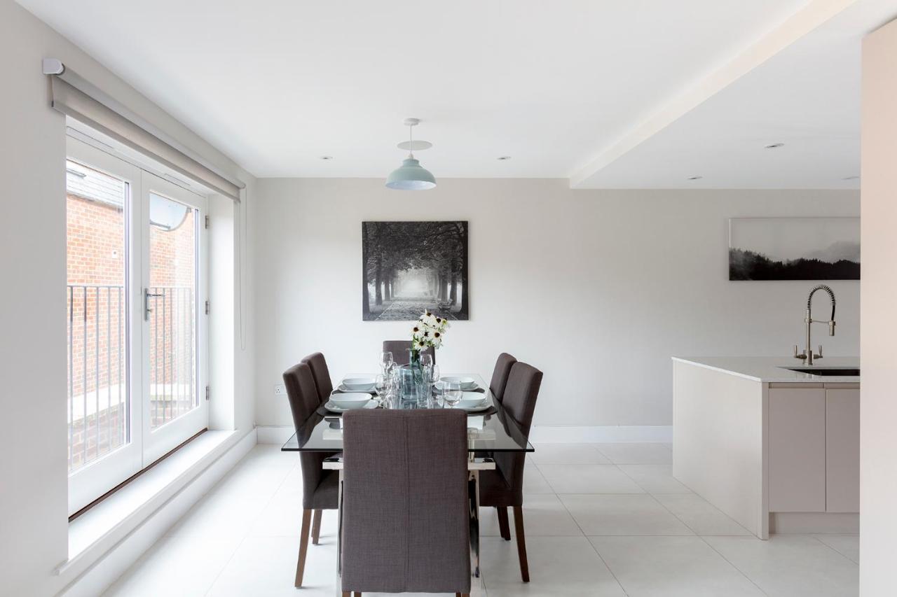Immaculate Central Windsor Town House With Parking מראה חיצוני תמונה