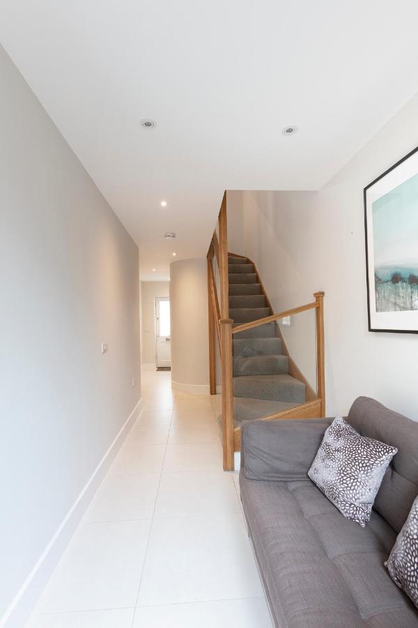 Immaculate Central Windsor Town House With Parking מראה חיצוני תמונה